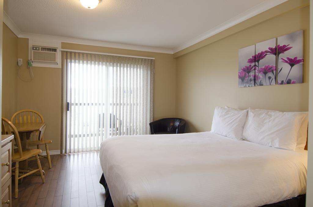 Tiki Shores Inn & Suites Pentiction Pokój zdjęcie