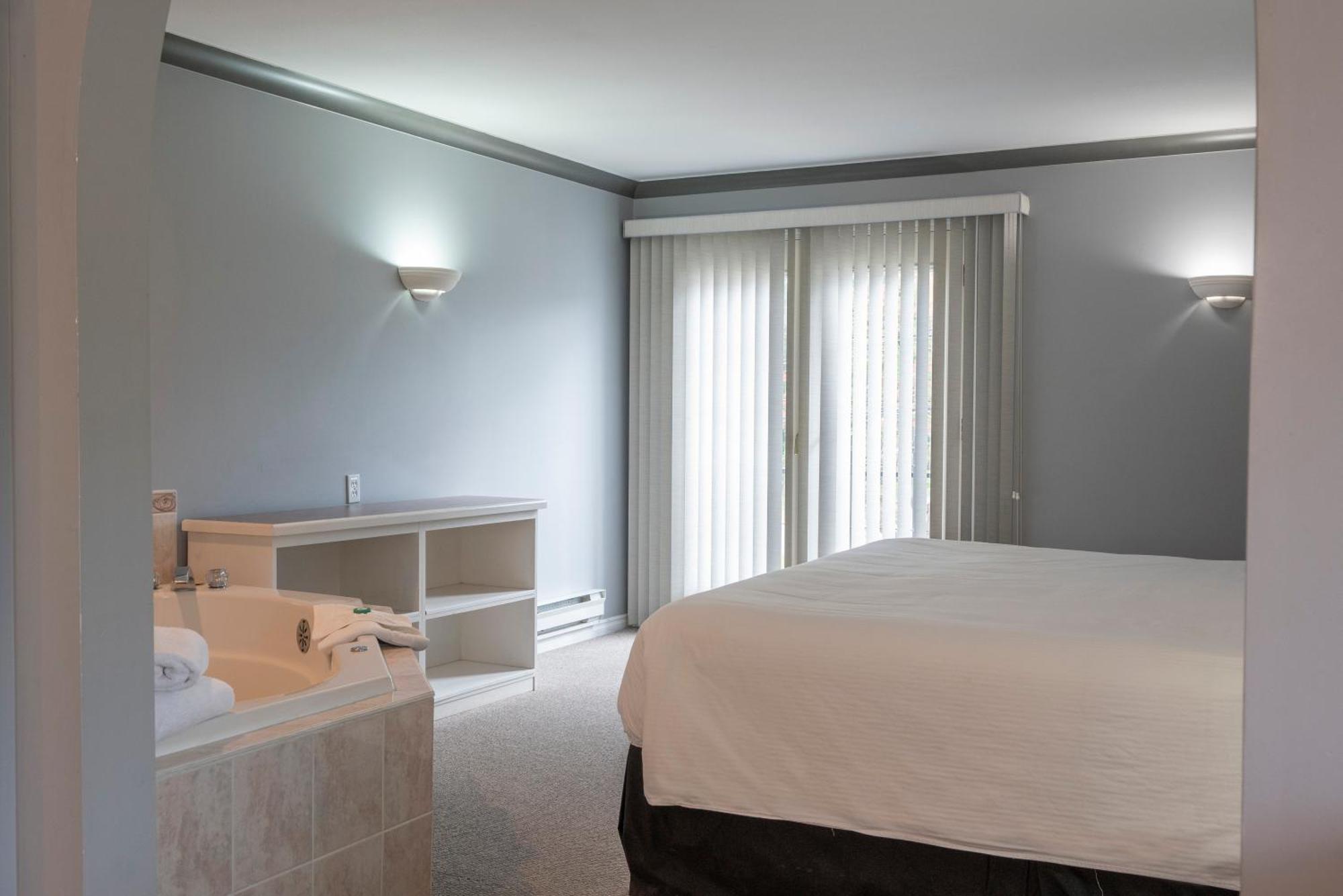 Tiki Shores Inn & Suites Pentiction Zewnętrze zdjęcie