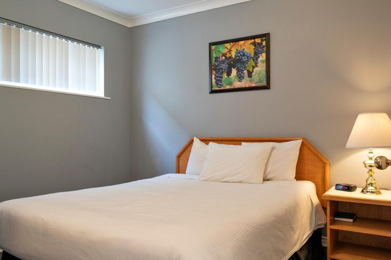 Tiki Shores Inn & Suites Pentiction Zewnętrze zdjęcie