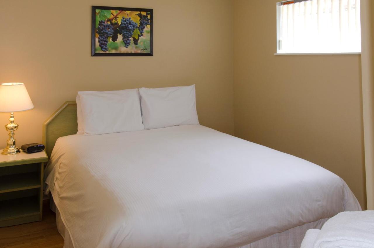 Tiki Shores Inn & Suites Pentiction Zewnętrze zdjęcie